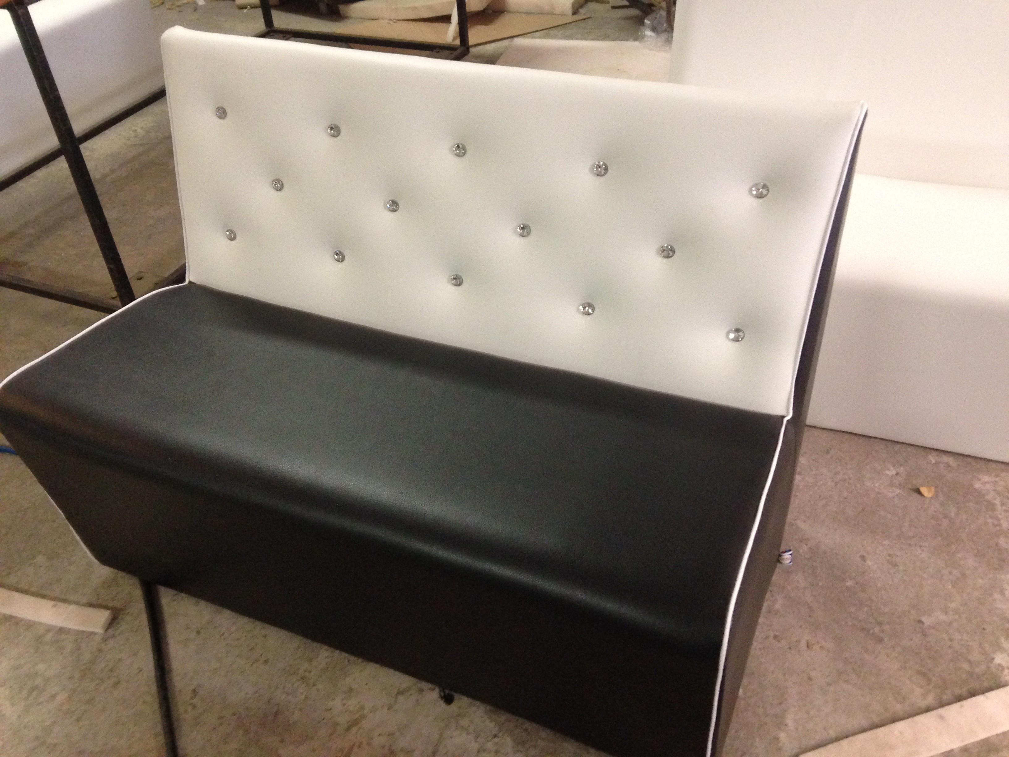 Banquette chicha avec bouton sur mesure